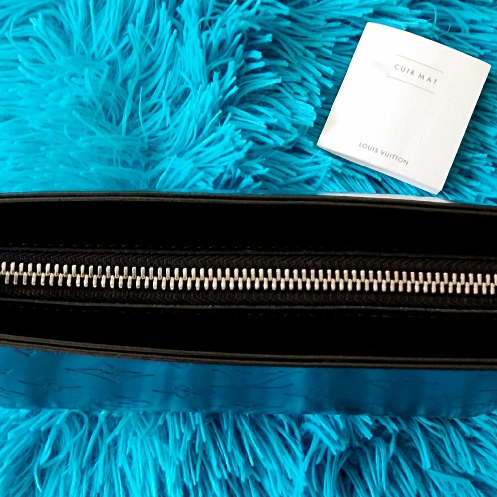 Louis Vuitton - Authentic Monogram Matte Fowler B… - image 3